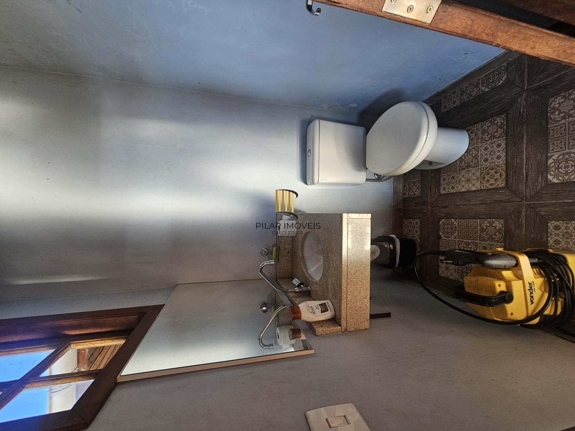 Casa para Venda - 79.22m² 2 dormitórios, + casa de 1 dormitório nos fundos, piscina e quiosque com churrasqueira - Espirito Santo