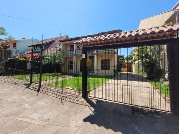 Casa 5 dormitórios no bairro Aberta dos Morros