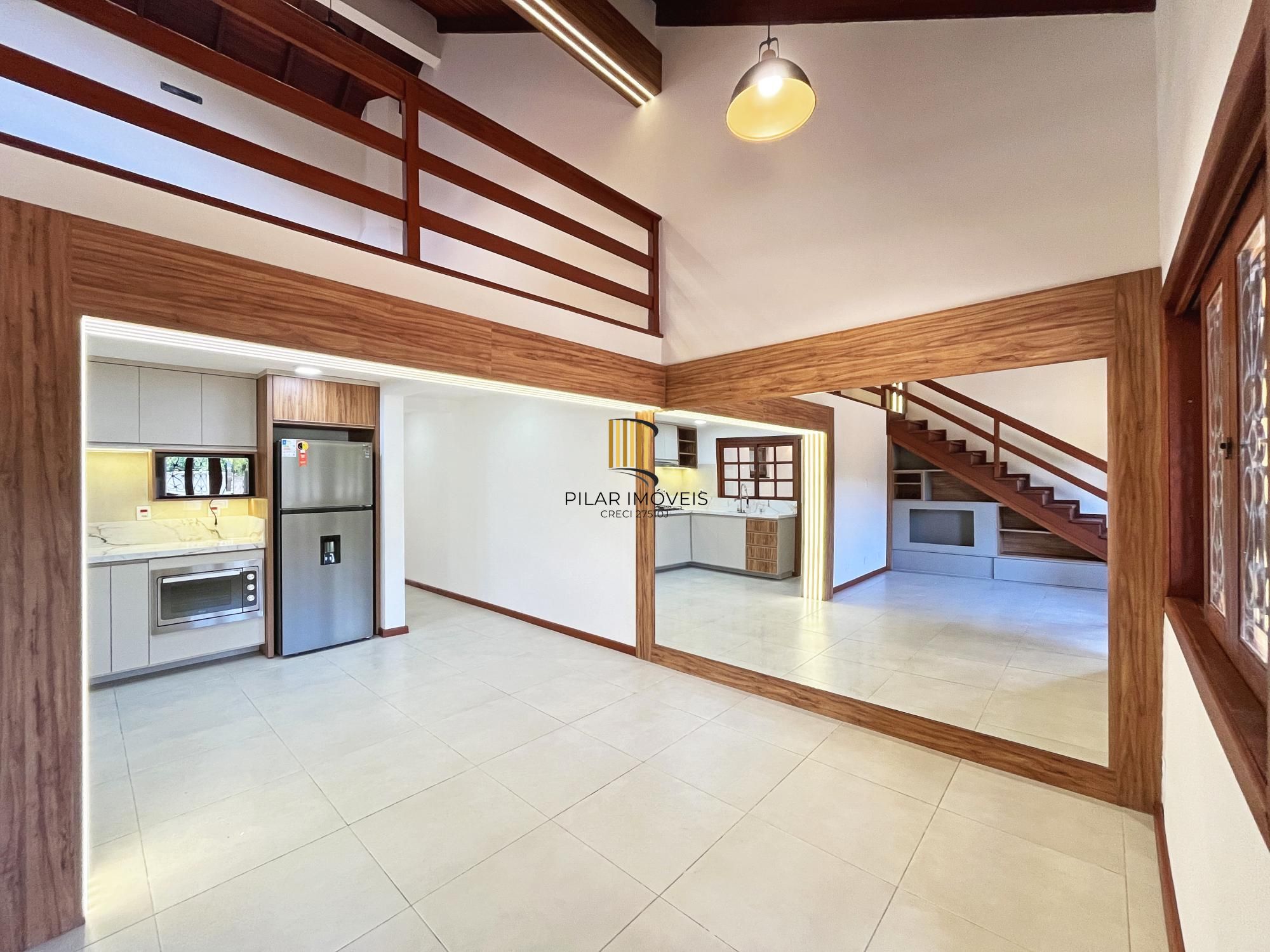 Casa com suíte no térreo em condomínio fechado