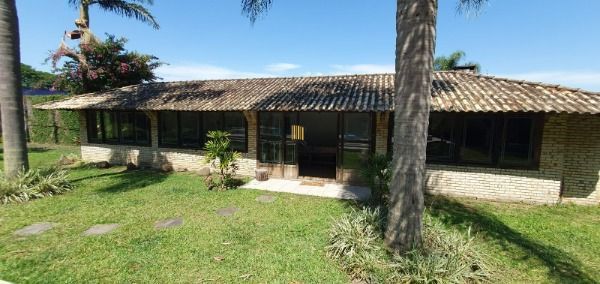 Sítio em Porto Alegre, no bairro Restinga, com 2 dormitório(s), e 2 banheiros, à venda.