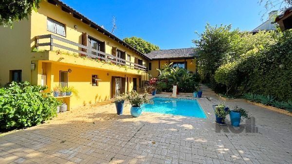 Casa Condominio em Porto Alegre, no bairro Cavalhada, com 4 dormitório(s), e 4 banheiros, à venda.