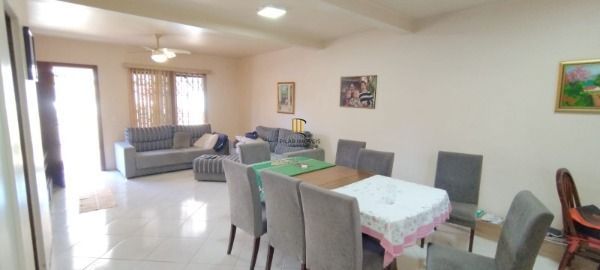 Casa em Porto Alegre, no bairro Camaquã, com 2 dormitório(s), e 2 banheiros, à venda.