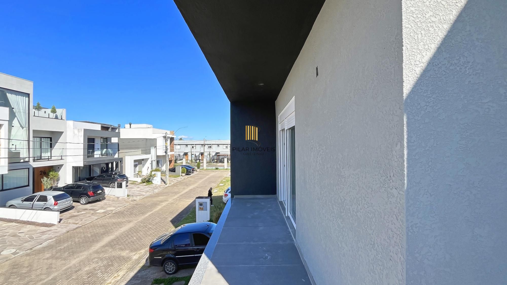Casa 4 dormitórios( 1 dorm térreo) no Condomínio Villa Amalfi, na zona sul de Porto Alegre.