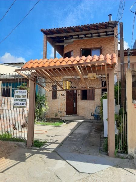 Sobrado em Porto Alegre, no bairro Hípica, com 2 dormitório(s), e 2 banheiros, à venda.