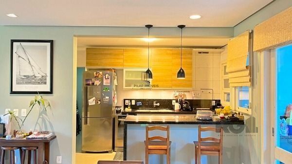 Casa em Porto Alegre, no bairro Hípica, com 3 dormitório(s), e 3 banheiros, à venda.