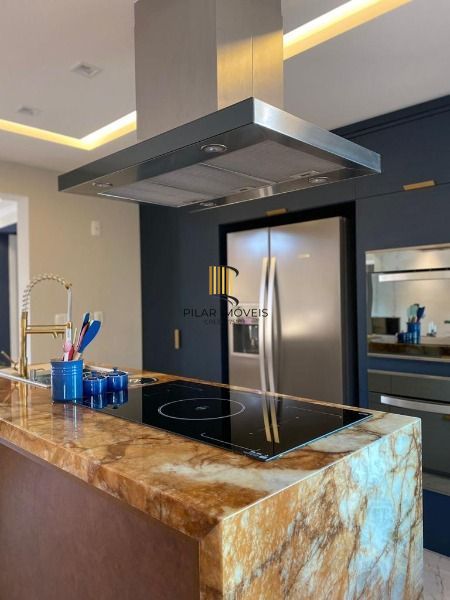Apartamento em Porto Alegre, no bairro Petrópolis, com 3 dormitório(s), e 3 banheiros, à venda.