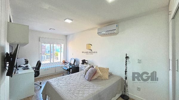 Casa em Porto Alegre, no bairro Hípica, com 3 dormitório(s), e 3 banheiros, à venda.