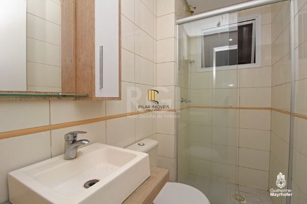 Apartamento em Porto Alegre, no bairro Guarujá, com 3 dormitório(s), e 3 banheiros, à venda.
