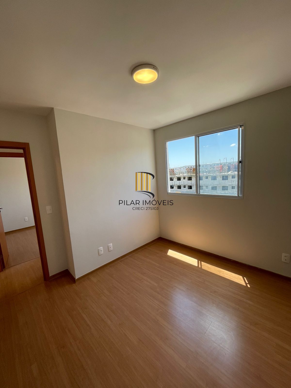 Porto dos Canários - 2 d , semi mobiliado, piso laminado, box banheiro, 1 vaga