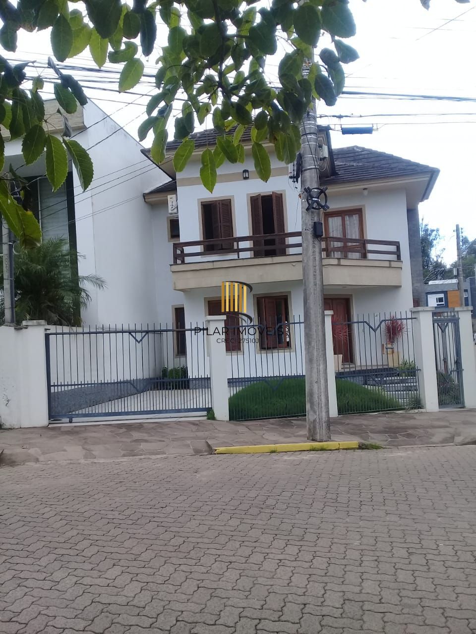 Sobrado a venda no Bairro Hipica de Porto alegre com 04 dormitórios sendo 01 suite - Pilar Imóveis