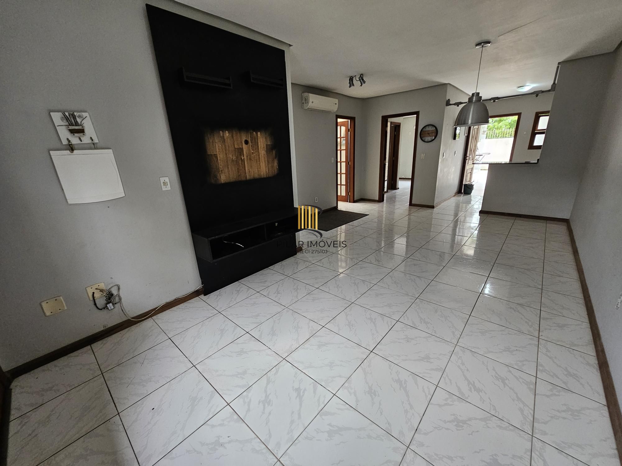 Casa 2 dormitórios no bairro Hípica