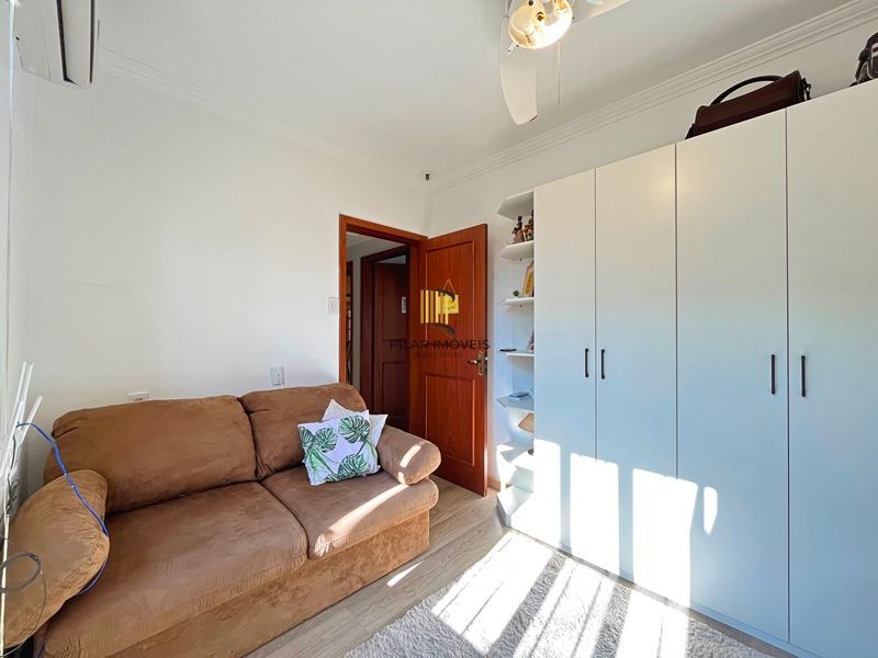 Ótima casa térrea com 4D, piscina e garagem fechada para 2 carros no Jardim Medianeira.