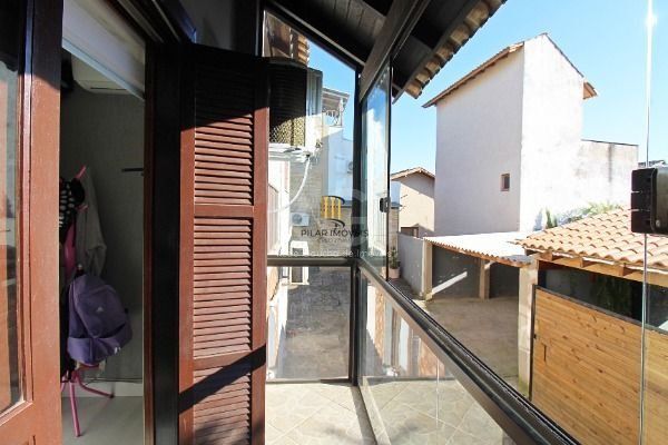 Casa Condominio em Porto Alegre, no bairro Ipanema, com 3 dormitório(s), e 3 banheiros, à venda.