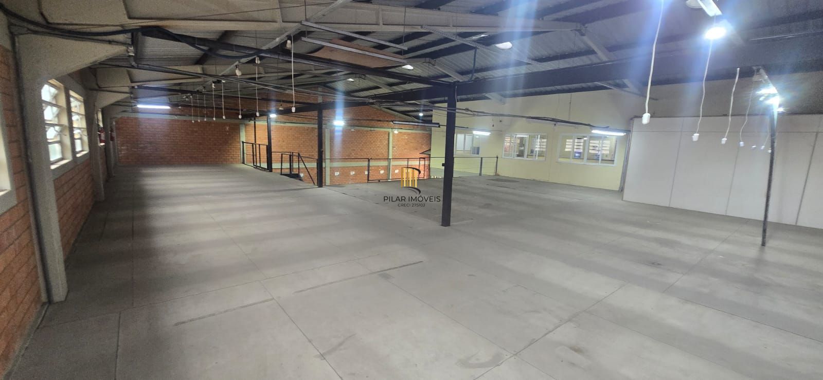 Pavilhão Comercial à Venda