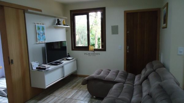 Sítio em Porto Alegre, no bairro Hípica, com 2 dormitório(s), e 2 banheiros, à venda.
