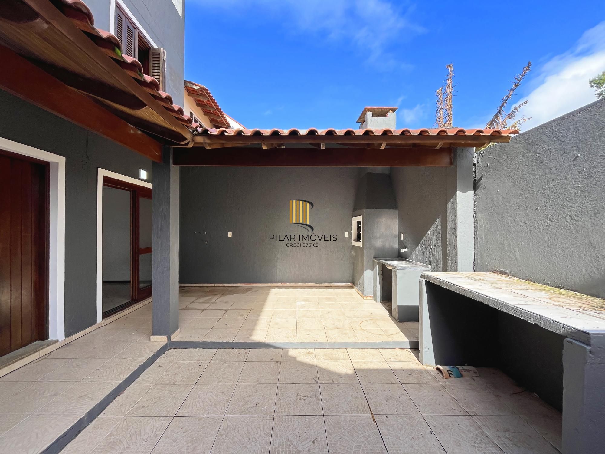 Casa 3 dormitórios no bairro Hípica