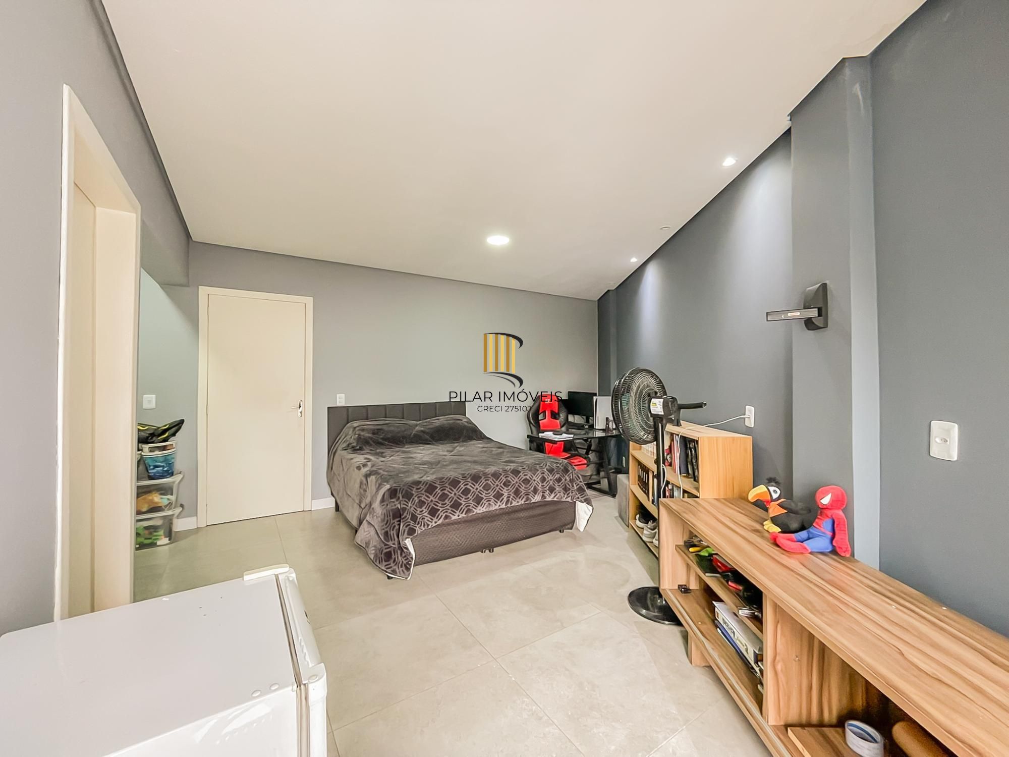 Casa 3 dormitórios no bairro Hípica