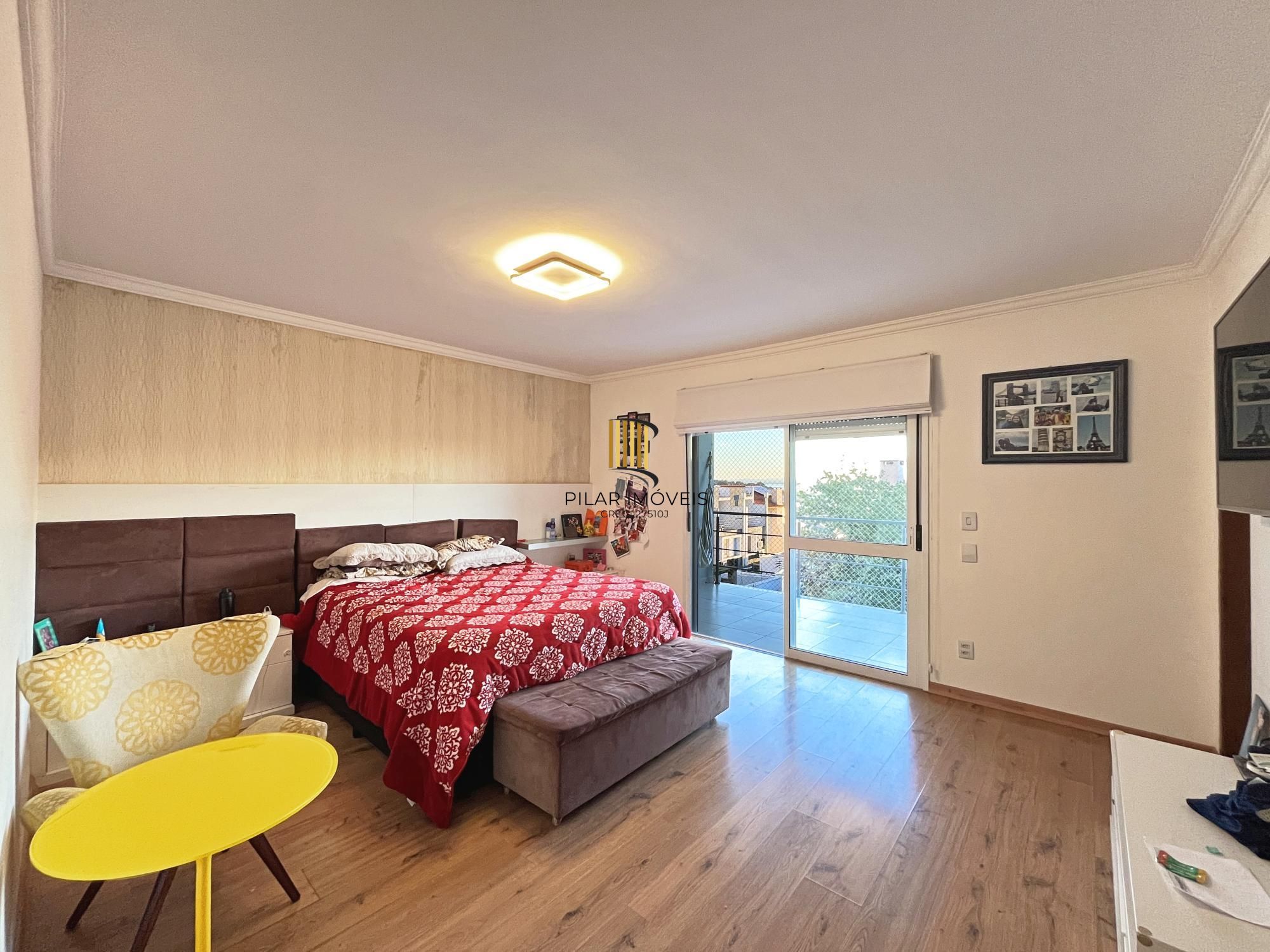 Casa para Venda - 270m², 3 dormitórios, sendo 1 suites, 2 vagas - Guarujá