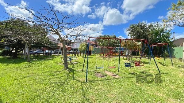 Casa Condominio em Porto Alegre, no bairro Cavalhada, com 3 dormitório(s), e 3 banheiros, à venda.