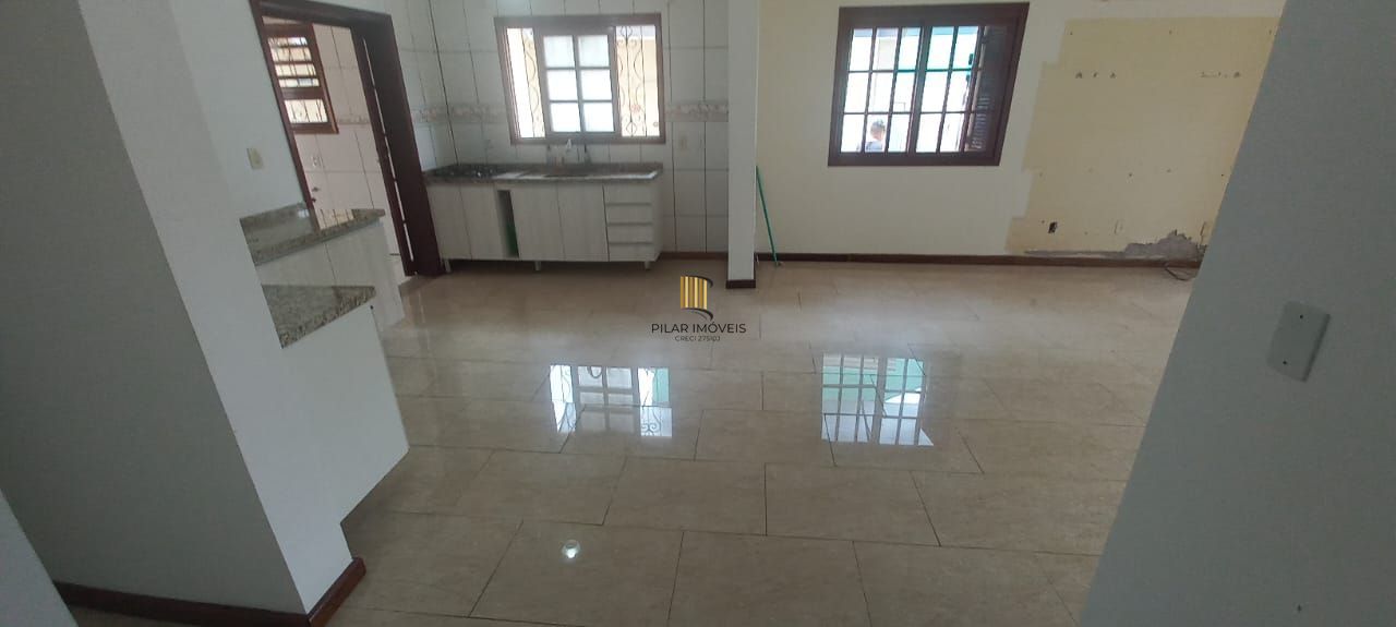 Casa 3 dormitórios no bairro Guarujá