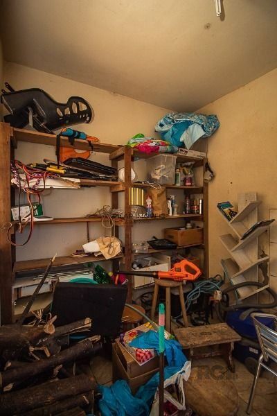 Casa em Porto Alegre, no bairro Vila Nova, com 6 dormitório(s), e 6 banheiros, à venda.