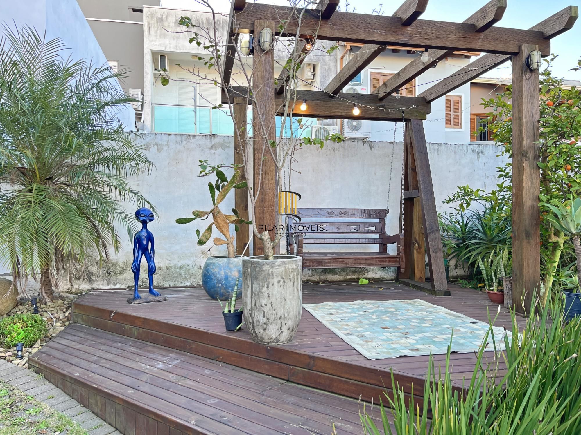 Casa 4 dormitórios no bairro Hípica