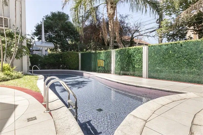 Apartamento com 2 dormitórios, 2 vagas, 65m2 coração do Menino Deus.