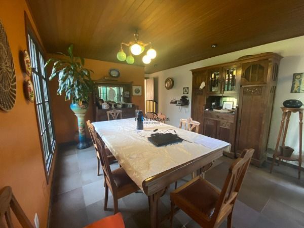 Casa para Venda - 301m², 4 dormitórios, sendo 1 suites, 2 vagas - Bom Jesus