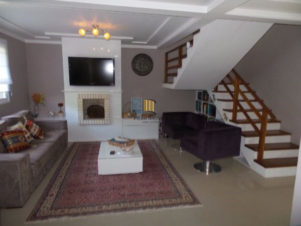 Casa para Venda - 270m², 3 dormitórios, sendo 1 suites, 2 vagas - Guarujá