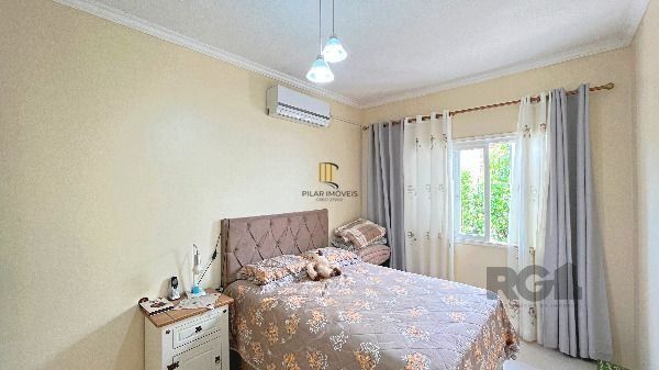 Casa em Porto Alegre, no bairro Hípica, com 2 dormitório(s), e 2 banheiros, à venda.