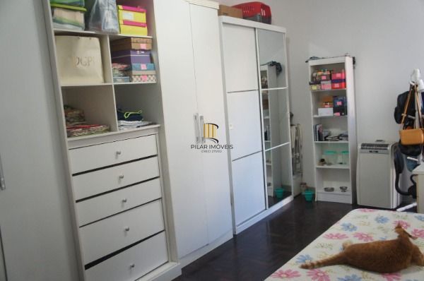 Apartamento em Porto Alegre, no bairro Centro Histórico, com 2 dormitório(s), e 2 banheiros, à venda.