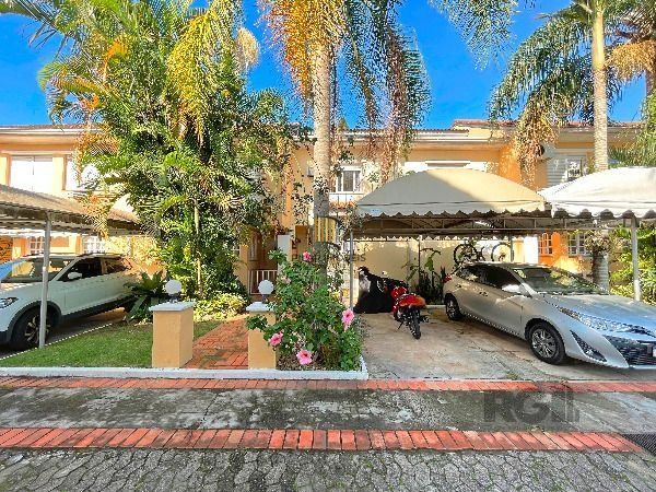 Casa Condominio em Porto Alegre, no bairro Tristeza, com 3 dormitório(s), e 3 banheiros, à venda.
