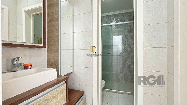 Casa em Porto Alegre, no bairro Hípica, com 3 dormitório(s), e 3 banheiros, à venda.