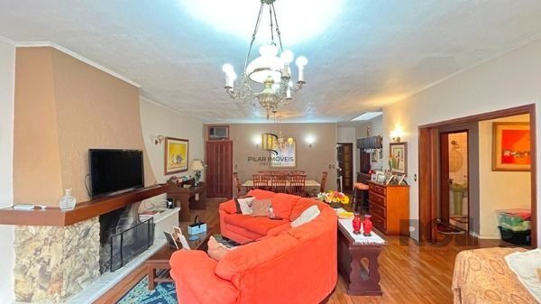 Casa para Venda - 320m², 5 dormitórios, sendo 3 suites, 8 vagas - Ipanema