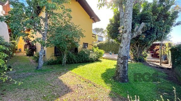 Casa Condominio em Porto Alegre, no bairro Cavalhada, com 4 dormitório(s), e 4 banheiros, à venda.