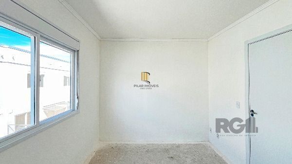 Casa em Porto Alegre, no bairro Vila Nova, com 2 dormitório(s), e 2 banheiros, à venda.