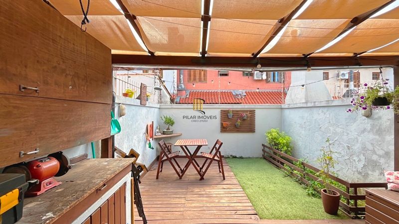 Casa 2 dormitórios no bairro Guarujá