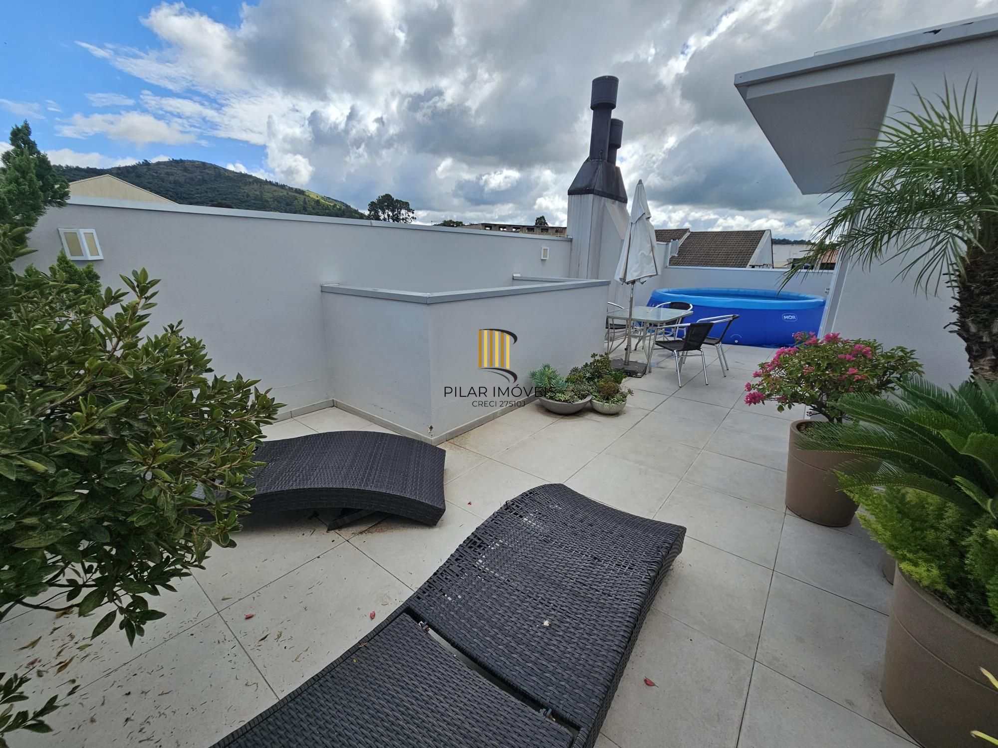 Casa 3 dormitórios no bairro Hípica
