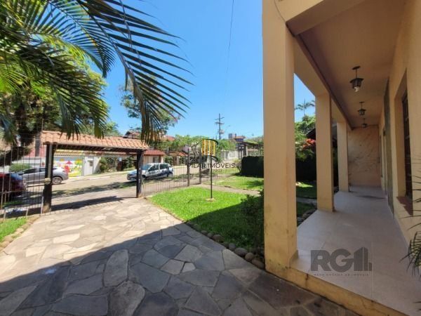 Casa 5 dormitórios no bairro Aberta dos Morros