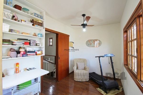 Casa em Porto Alegre, no bairro Serraria, com 3 dormitório(s), e 3 banheiros, à venda.