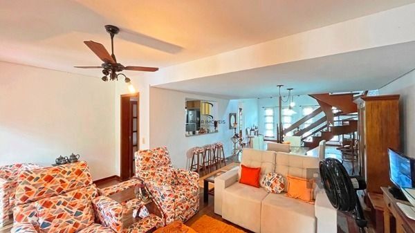 Casa para Venda - 235.64m², 3 dormitórios, sendo 1 suites, 3 vagas - Guarujá