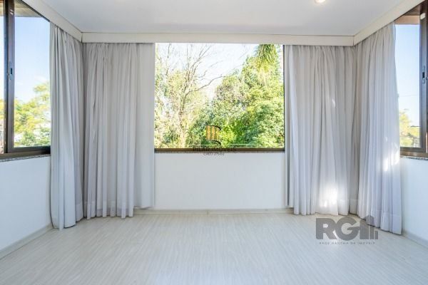 Casa Condominio em Porto Alegre, no bairro Jardim Isabel, com 3 dormitório(s), à venda.