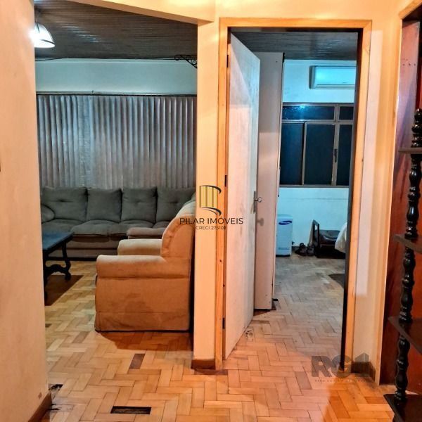 Casa em Porto Alegre, no bairro Cavalhada, com 3 dormitório(s), e 3 banheiros, à venda.