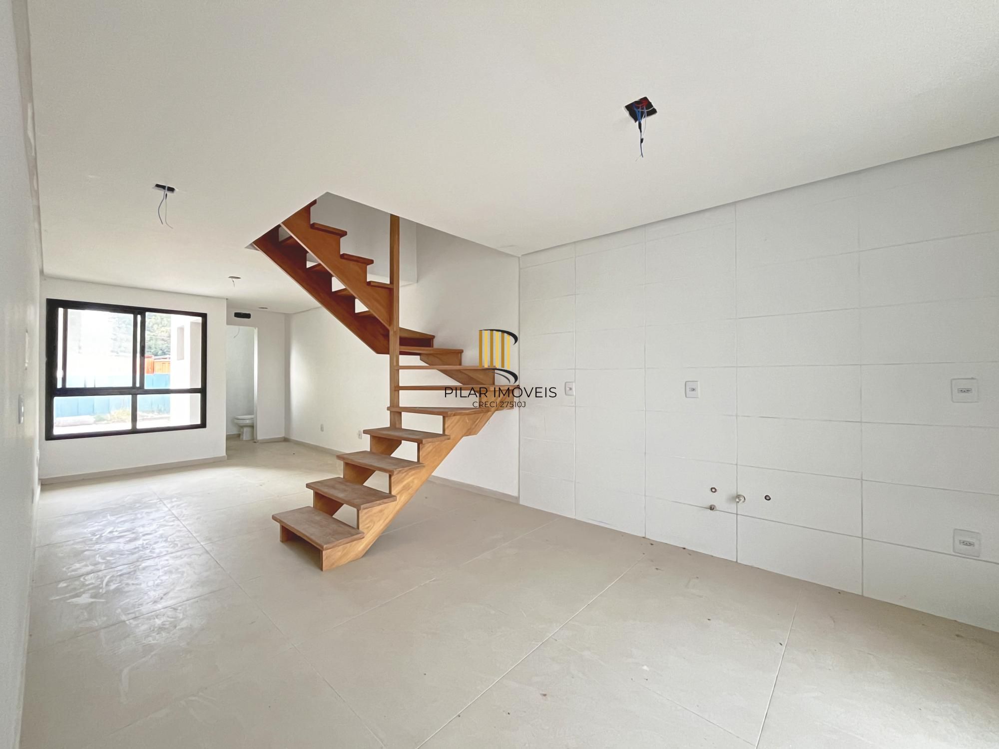 Casa em Porto Alegre, no bairro Hípica, com 2 dormitório(s), e 2 banheiros, à venda.