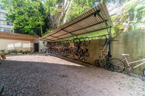 Apartamento em Porto Alegre, no bairro Vila Assunção, com 2 dormitório(s), e 2 banheiros, à venda.