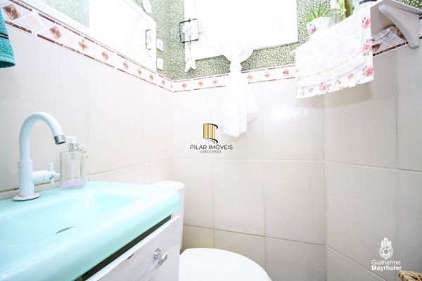 Casa para Venda - 78m², 3 dormitórios, sendo 1 suites, 2 vagas - Guarujá