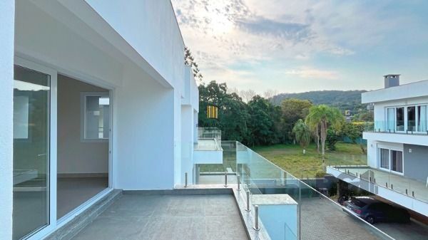 Casa Condominio para Venda - 364m², 3 dormitórios, sendo 3 suites, 2 vagas - Pedra Redonda
