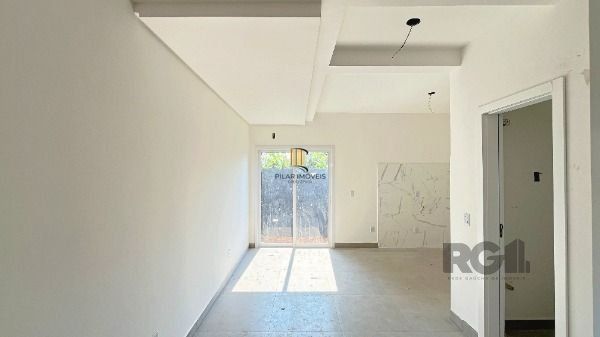 Casa Condominio em Porto Alegre, no bairro Nonoai, com 2 dormitório(s), e 2 banheiros, à venda.