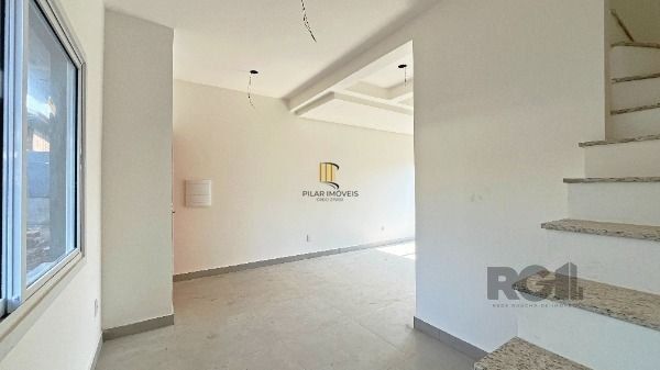 Casa Condominio em Porto Alegre, no bairro Nonoai, com 2 dormitório(s), e 2 banheiros, à venda.
