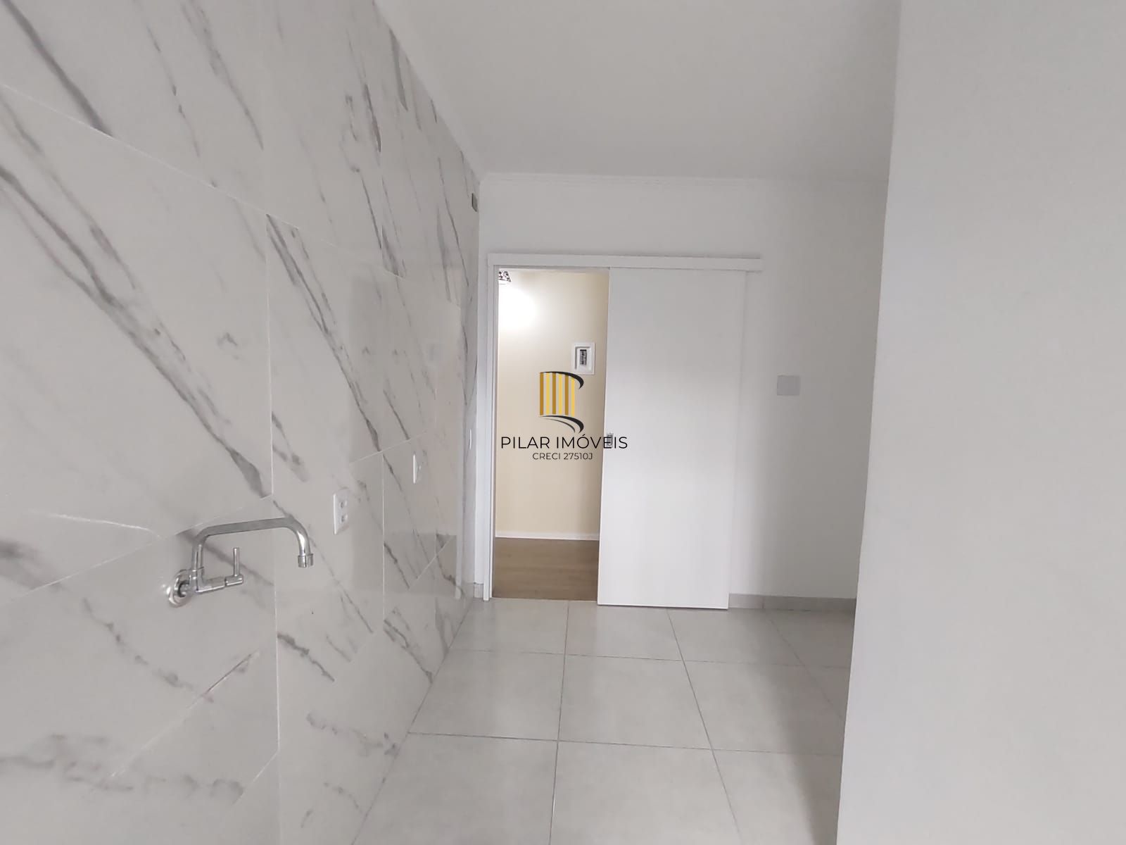 Excelente apartamento de dois dormitórios  na Av. Teresopolis com 68m2